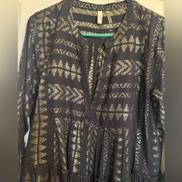 Elan Black and Gold Geometric Long Sleeve Dress - Picture 2 of 10